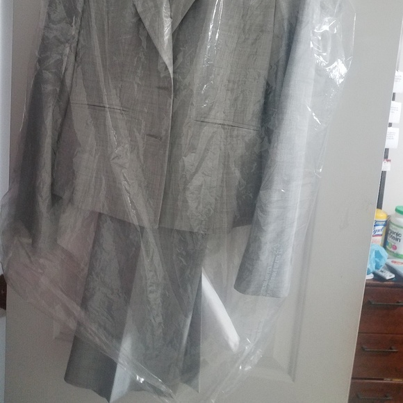 Express Suit - Picture 2 of 2